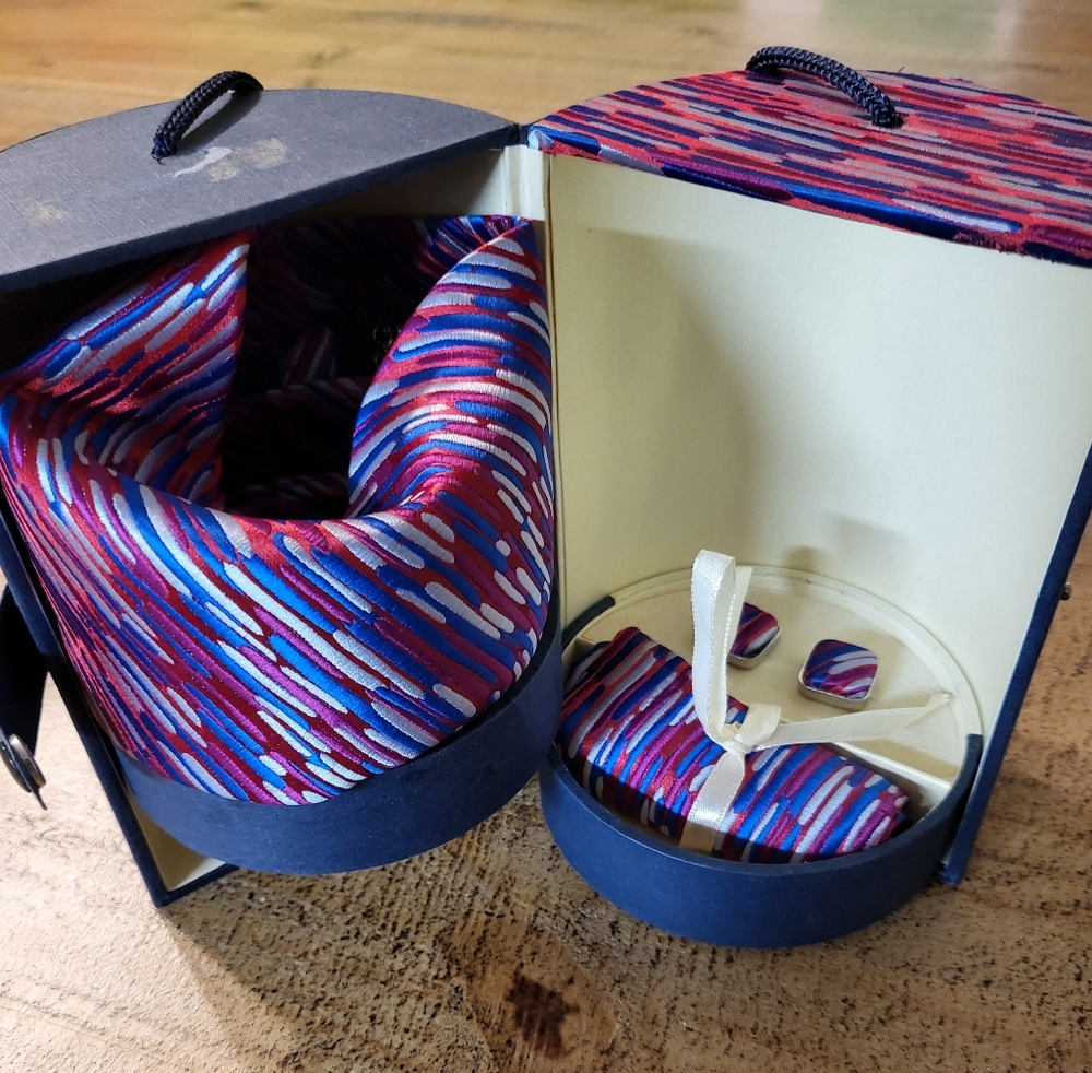 Vintage Tie, Cuff Links, and Hankerchief Set